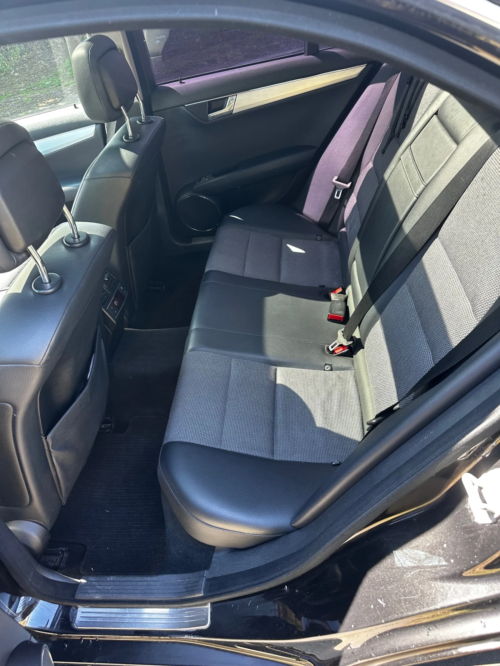 Mercedes-Benz C 320, снимка 7 - Автомобили и джипове - 54387147