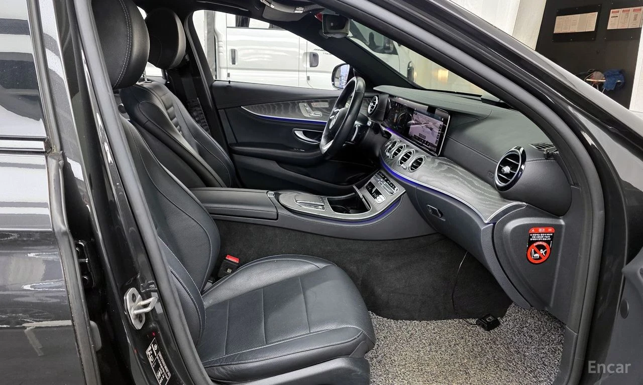 Mercedes-Benz E 350 AMG* LINE* 4MATIC* BURMESTER* ОБДУХВАНЕ* ДИСТРОНИК, снимка 14 - Автомобили и джипове - 55004191