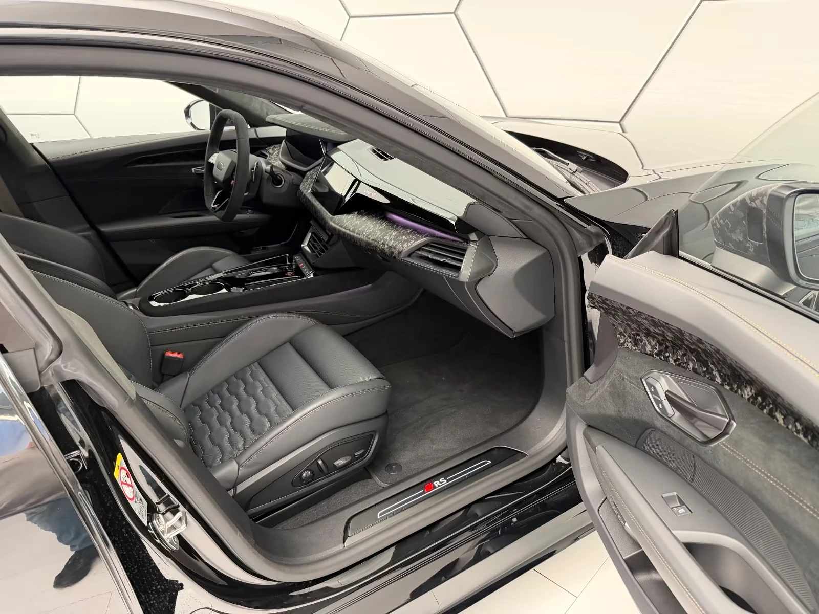 Audi E-Tron GT RS / PERFORMANCE / CERAMIC / CARBON/ HUD/ B&O/ 360 | Mobile.bg � ����������� 13