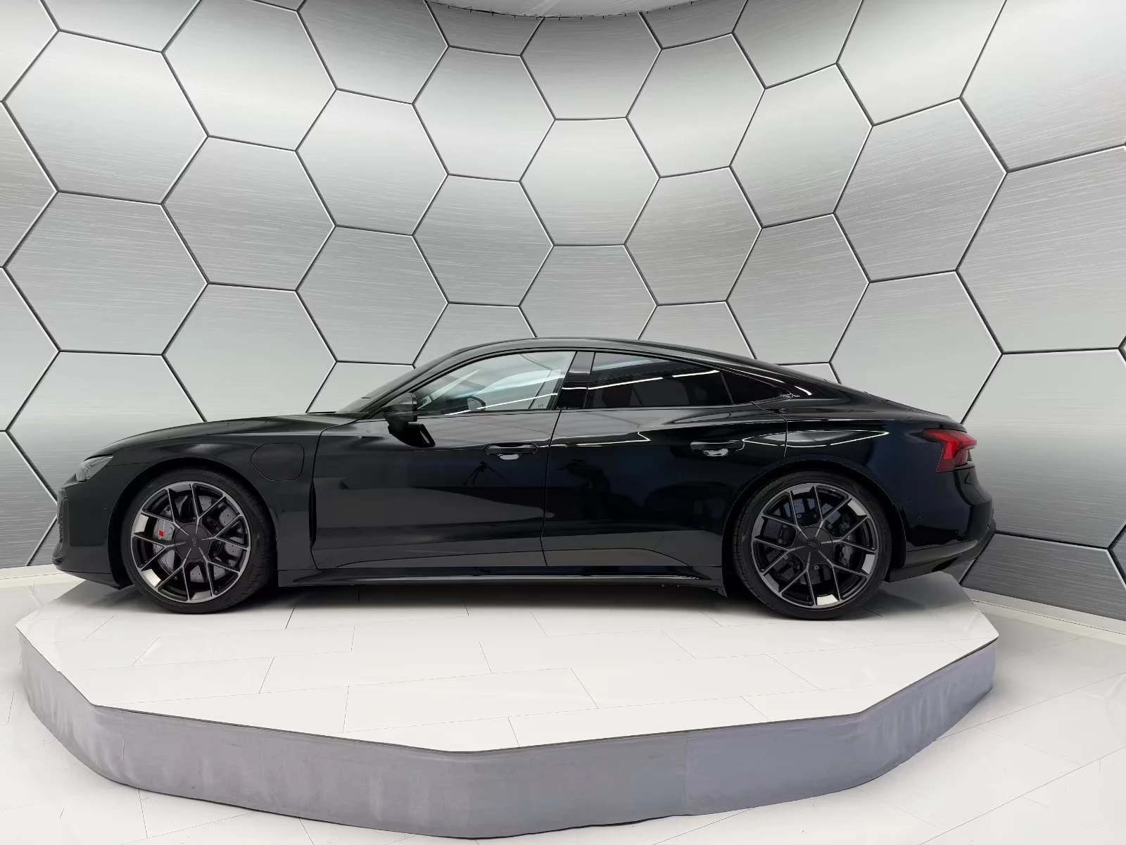 Audi E-Tron GT RS / PERFORMANCE / CERAMIC / CARBON/ HUD/ B&O/ 360 | Mobile.bg � ����������� 3
