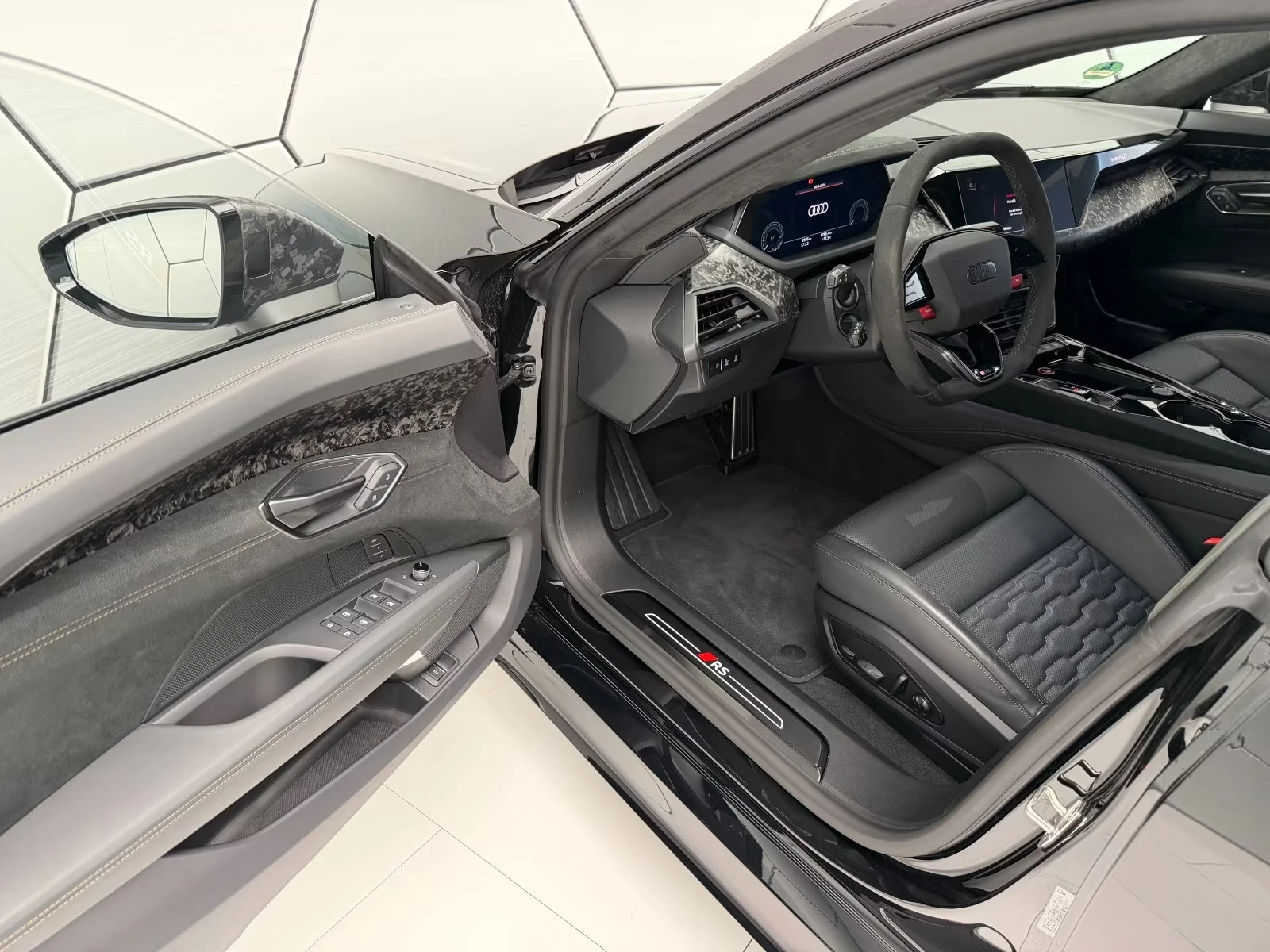 Audi E-Tron GT RS / PERFORMANCE / CERAMIC / CARBON/ HUD/ B&O/ 360 | Mobile.bg � ����������� 8