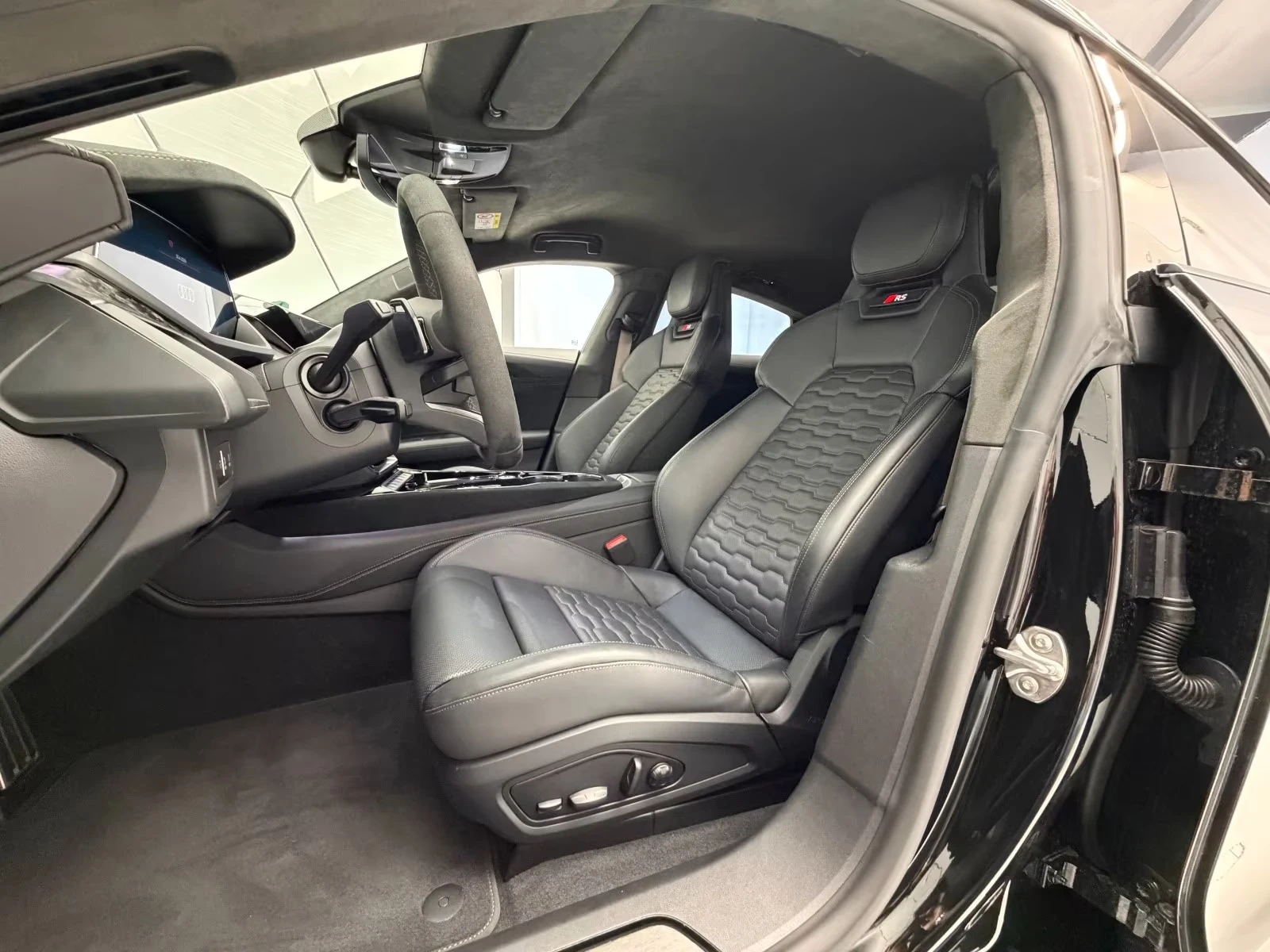 Audi E-Tron GT RS / PERFORMANCE / CERAMIC / CARBON/ HUD/ B&O/ 360 | Mobile.bg � ����������� 9
