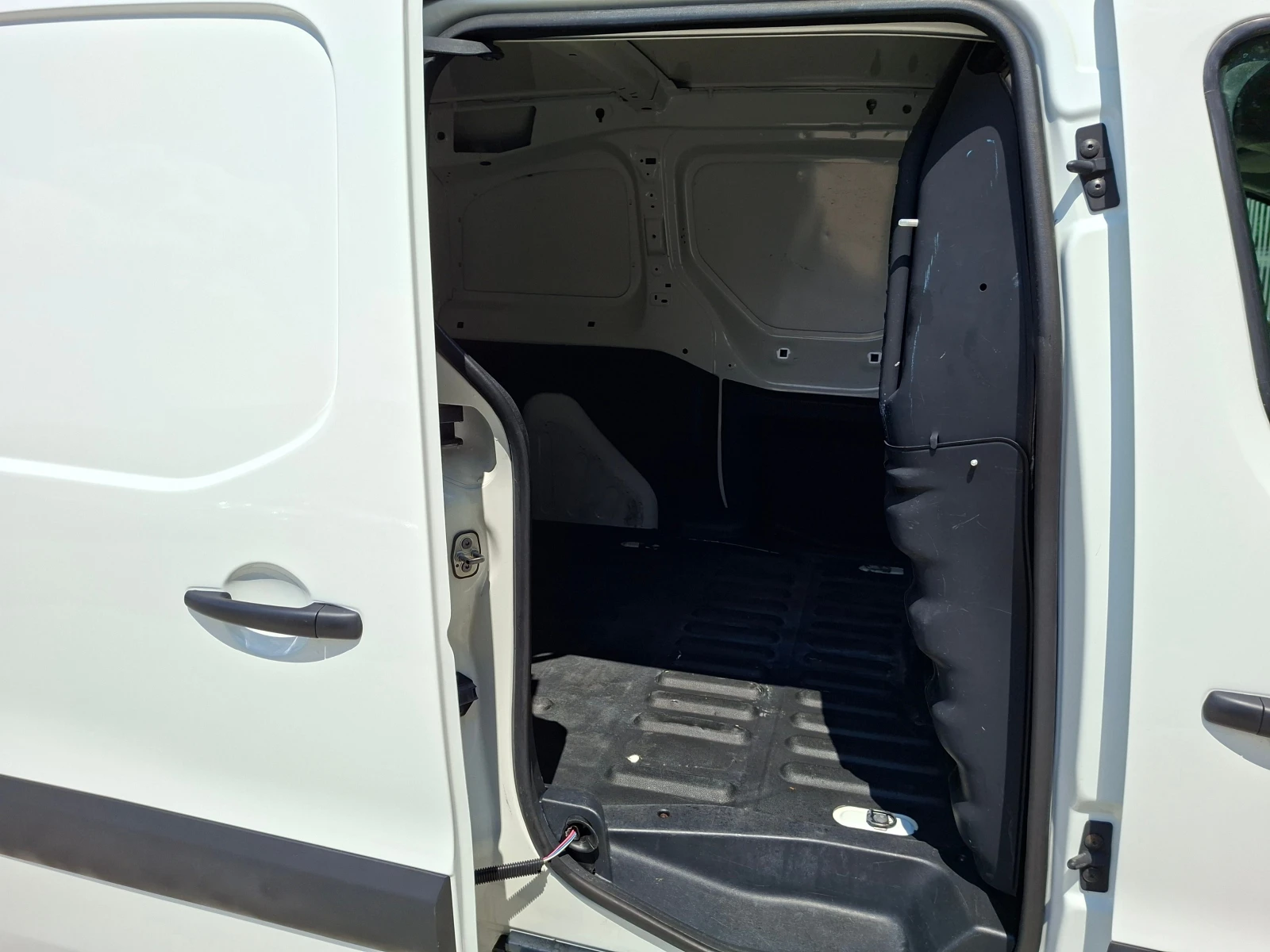Citroen Berlingo КАТО НОВA, снимка 15 - Автомобили и джипове - 55348718