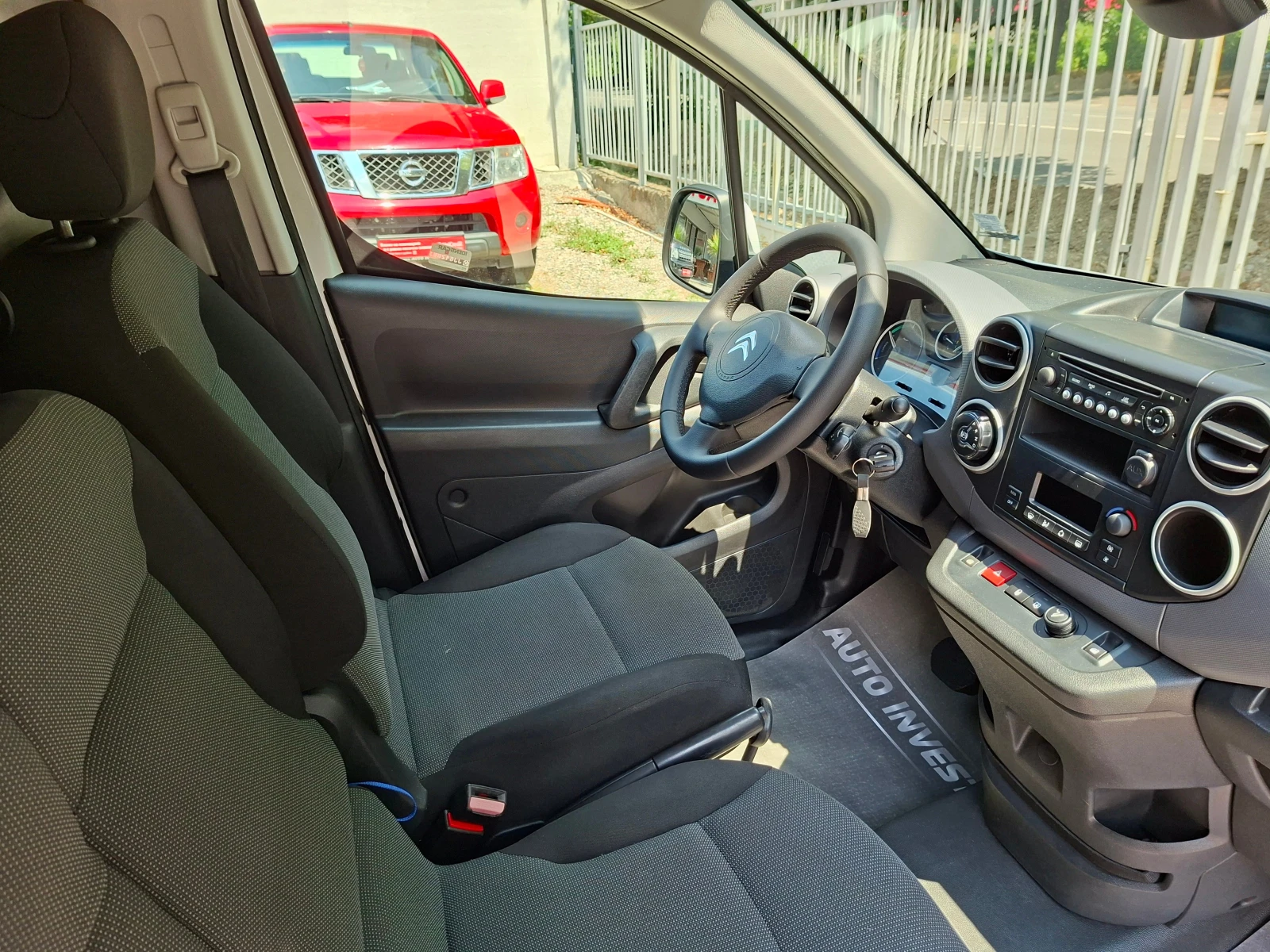 Citroen Berlingo КАТО НОВA, снимка 14 - Автомобили и джипове - 55348718