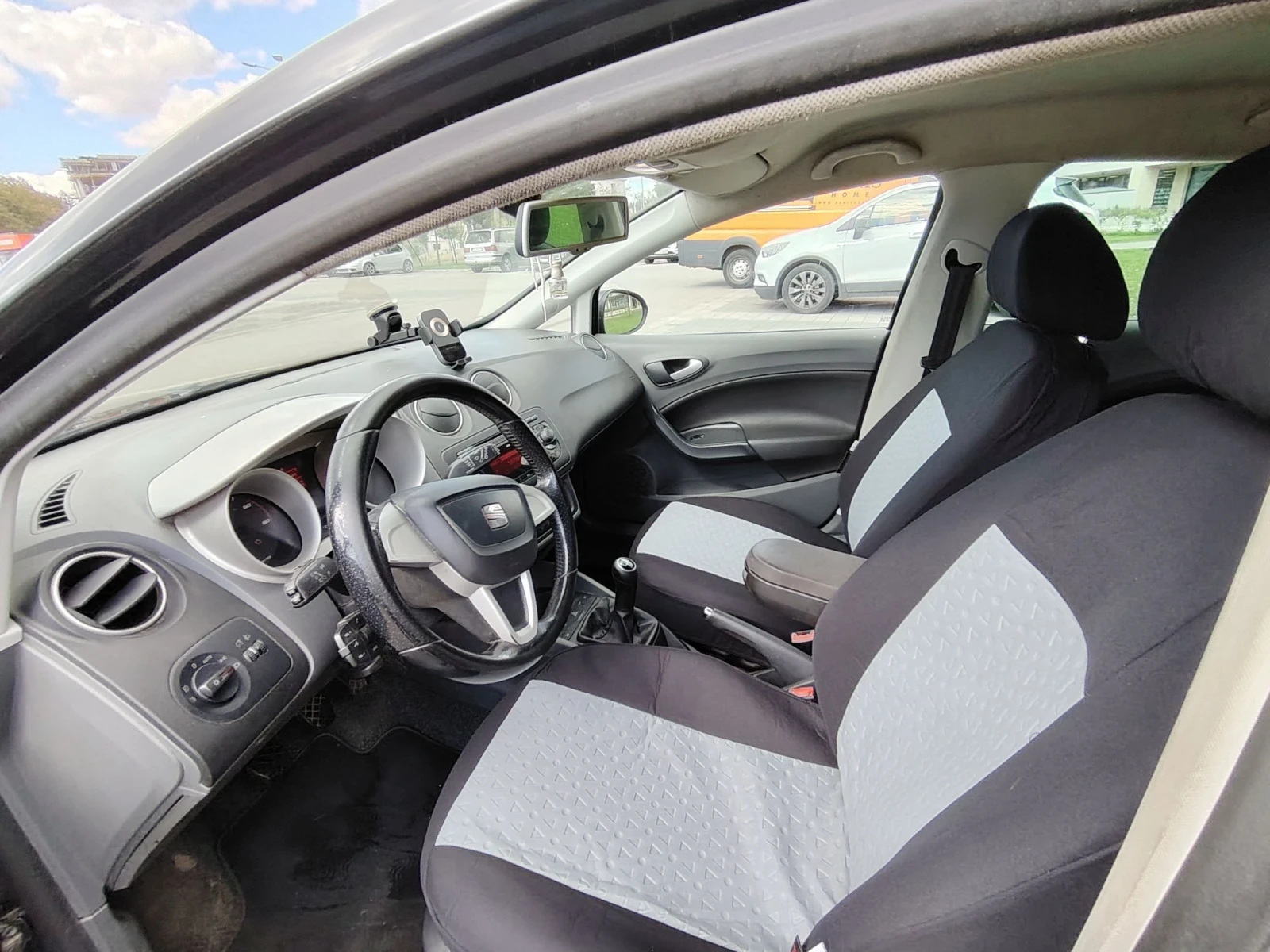 Seat Ibiza, снимка 6 - Автомобили и джипове - 56298051