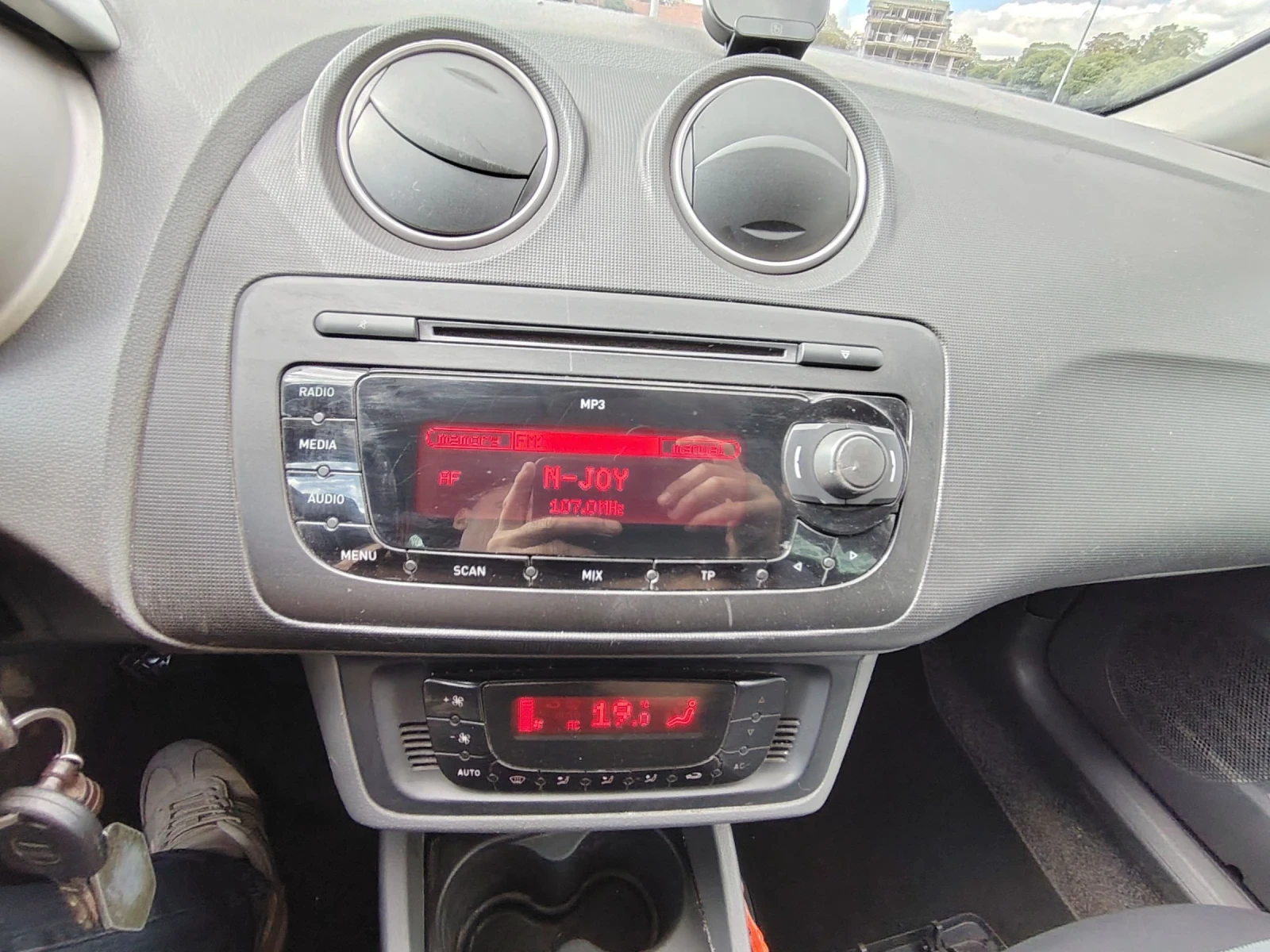 Seat Ibiza, снимка 7 - Автомобили и джипове - 56298051