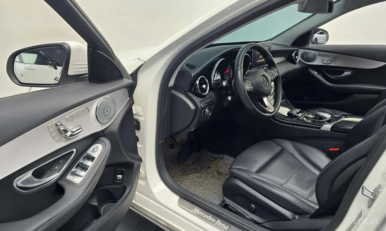 Mercedes-Benz C 200 Avantgarde * BURMESTER* ПАМЕТ* ФИНАНСИРАНЕ* , снимка 11 - Автомобили и джипове - 56328450
