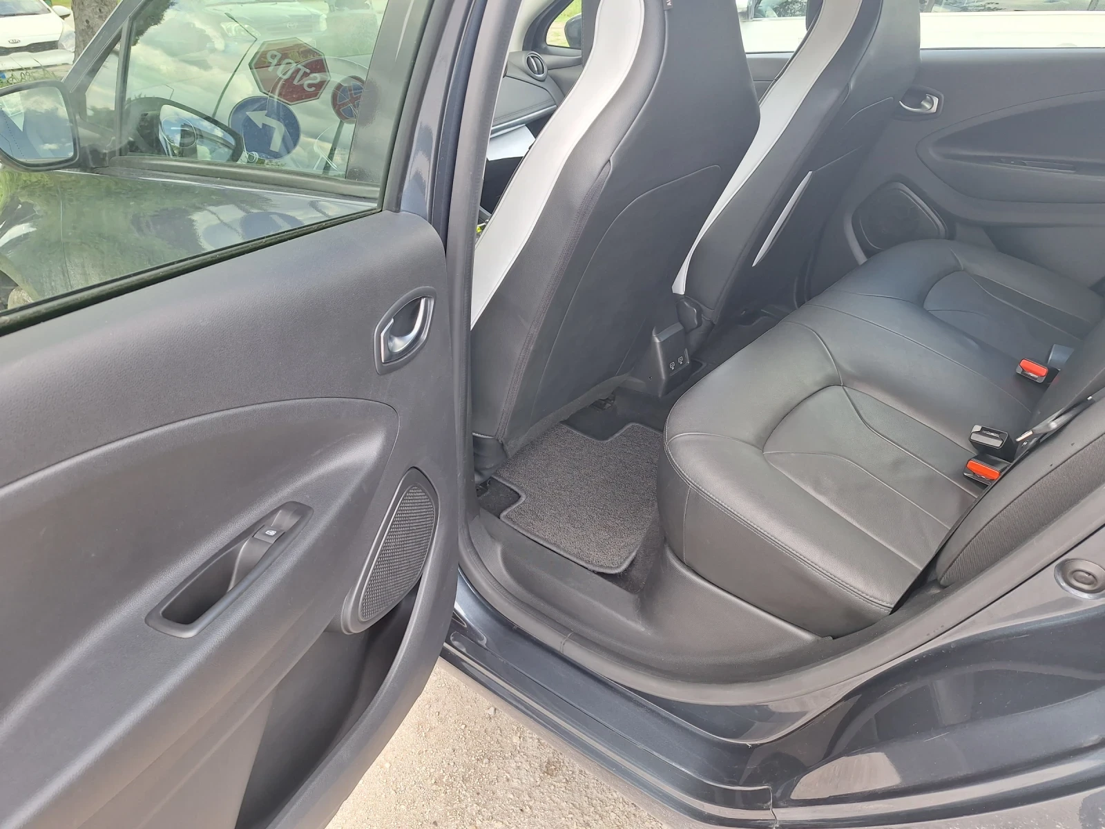 Renault Zoe, снимка 16 - Автомобили и джипове - 56438048
