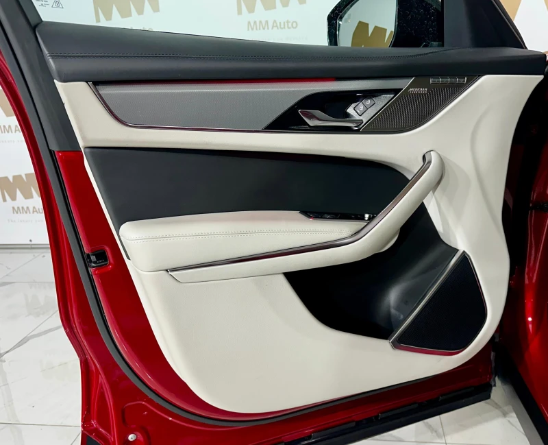 Jaguar F-PACE SVR* HuD* Pano* Meridian* 360, снимка 7 - Автомобили и джипове - 51454842