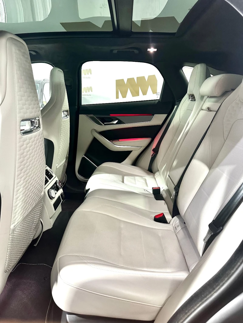 Jaguar F-PACE SVR* HuD* Pano* Meridian* 360, снимка 11 - Автомобили и джипове - 51454842
