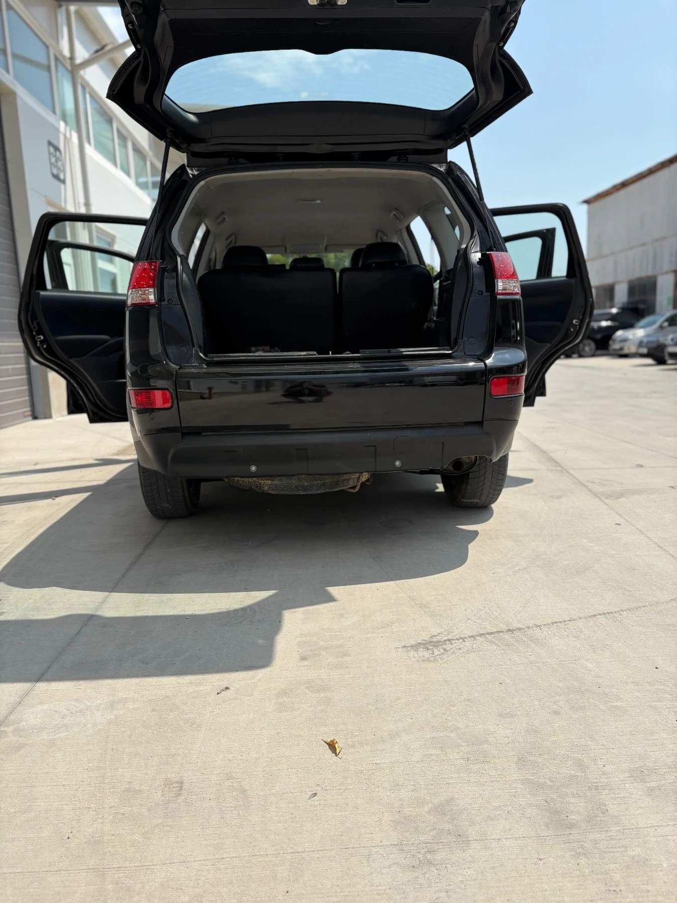 Citroen C-Crosser 2.4 Автоматик 4х4  170кс - изображение 7