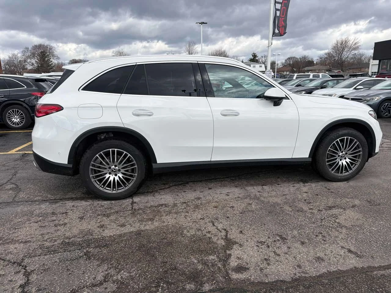 Mercedes-Benz GLC 300 ПАНОРАМА/360 КАМЕРИ/БЕЗ ИНЦИДЕНТИ, снимка 4 - Автомобили и джипове - 54084378