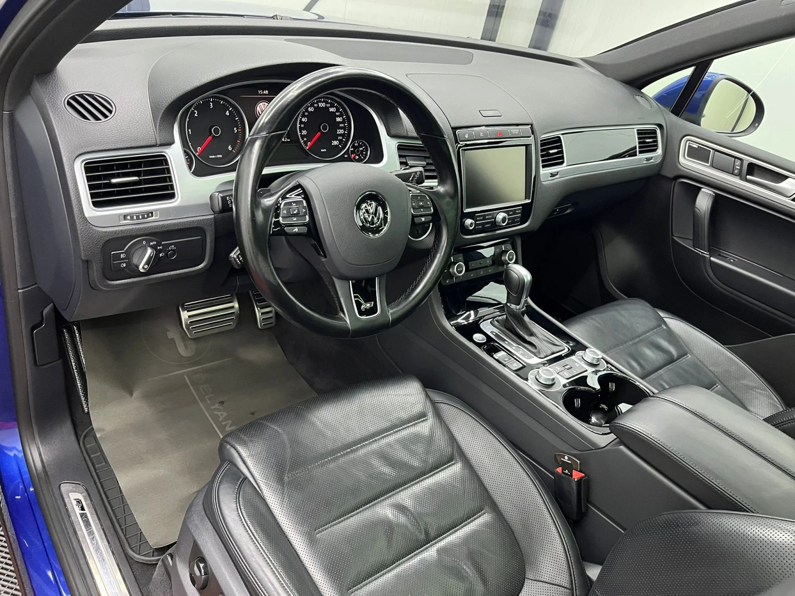 VW Touareg, снимка 6 - Автомобили и джипове - 54854895