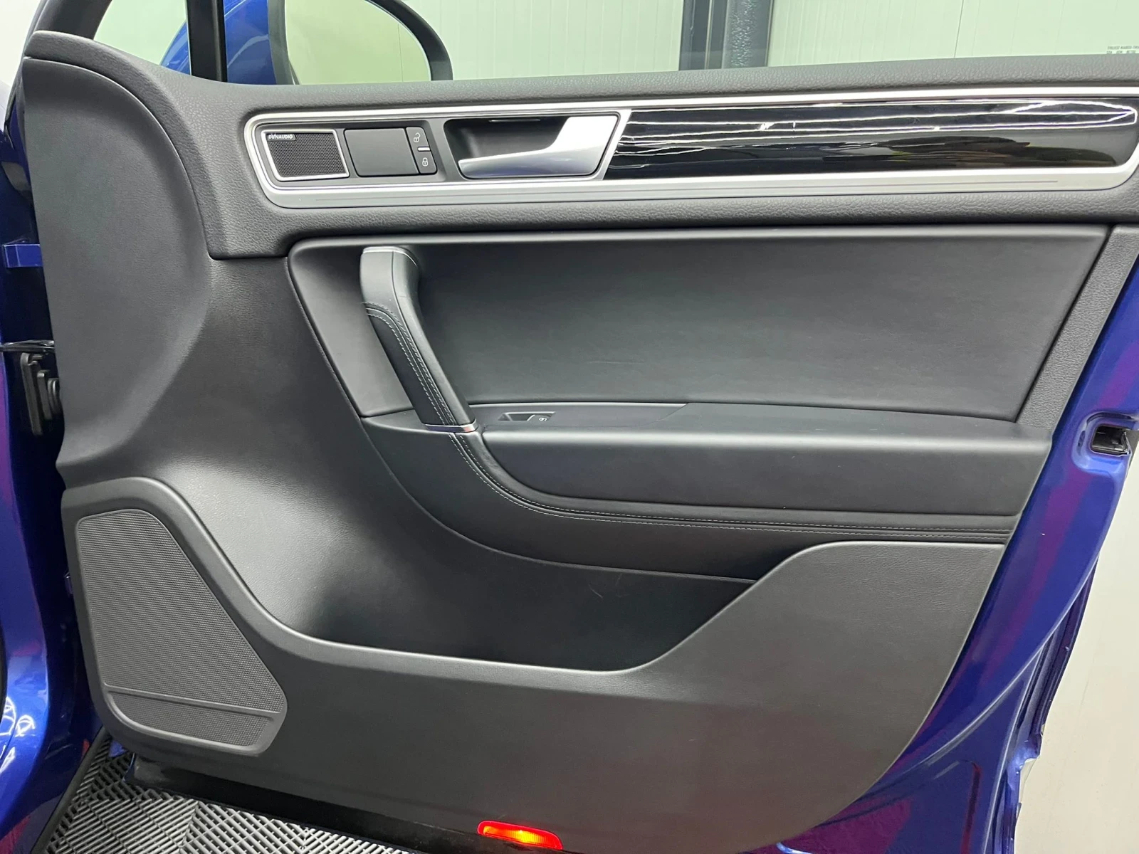 VW Touareg, снимка 11 - Автомобили и джипове - 54854895
