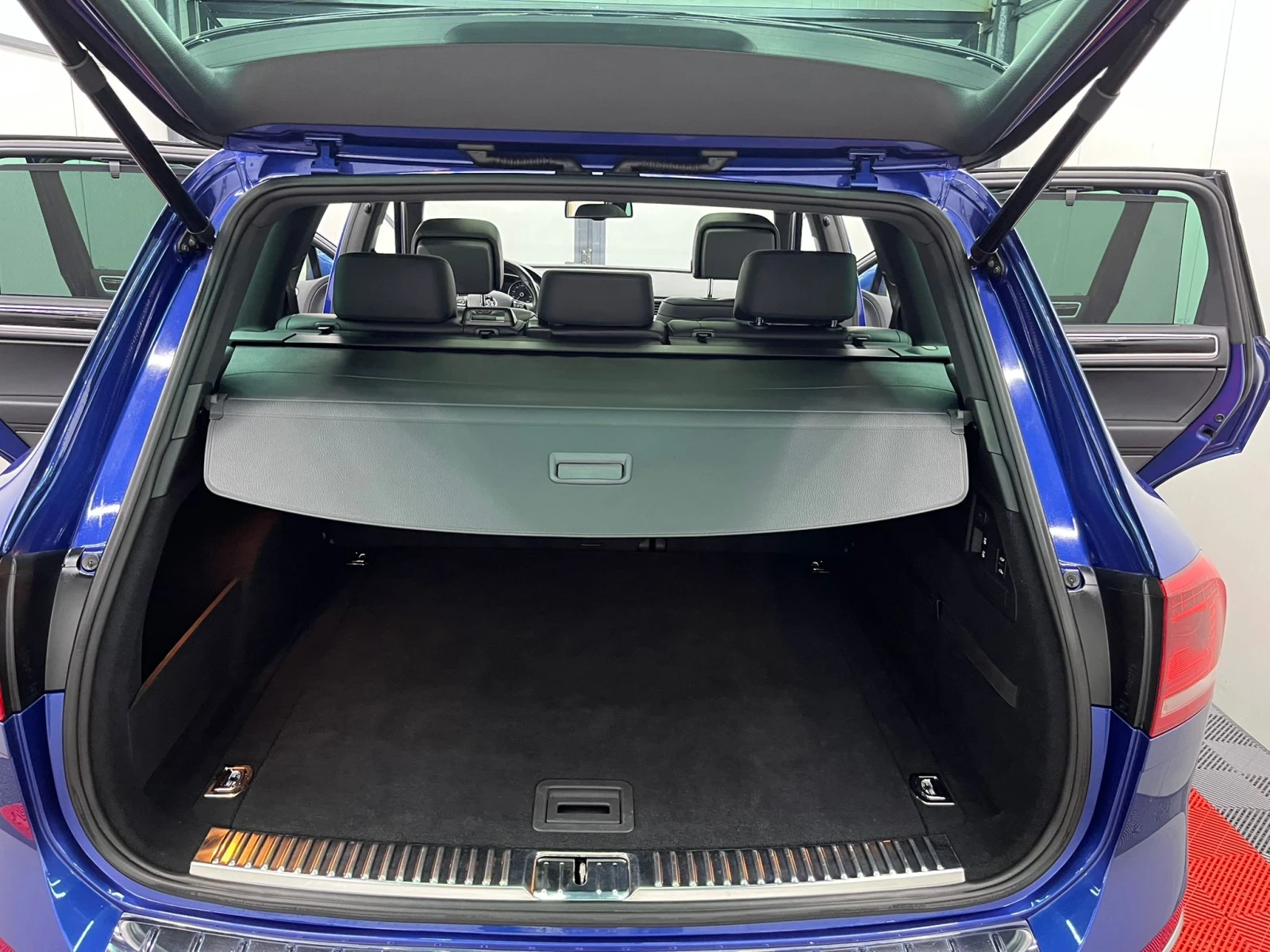 VW Touareg, снимка 13 - Автомобили и джипове - 54854895