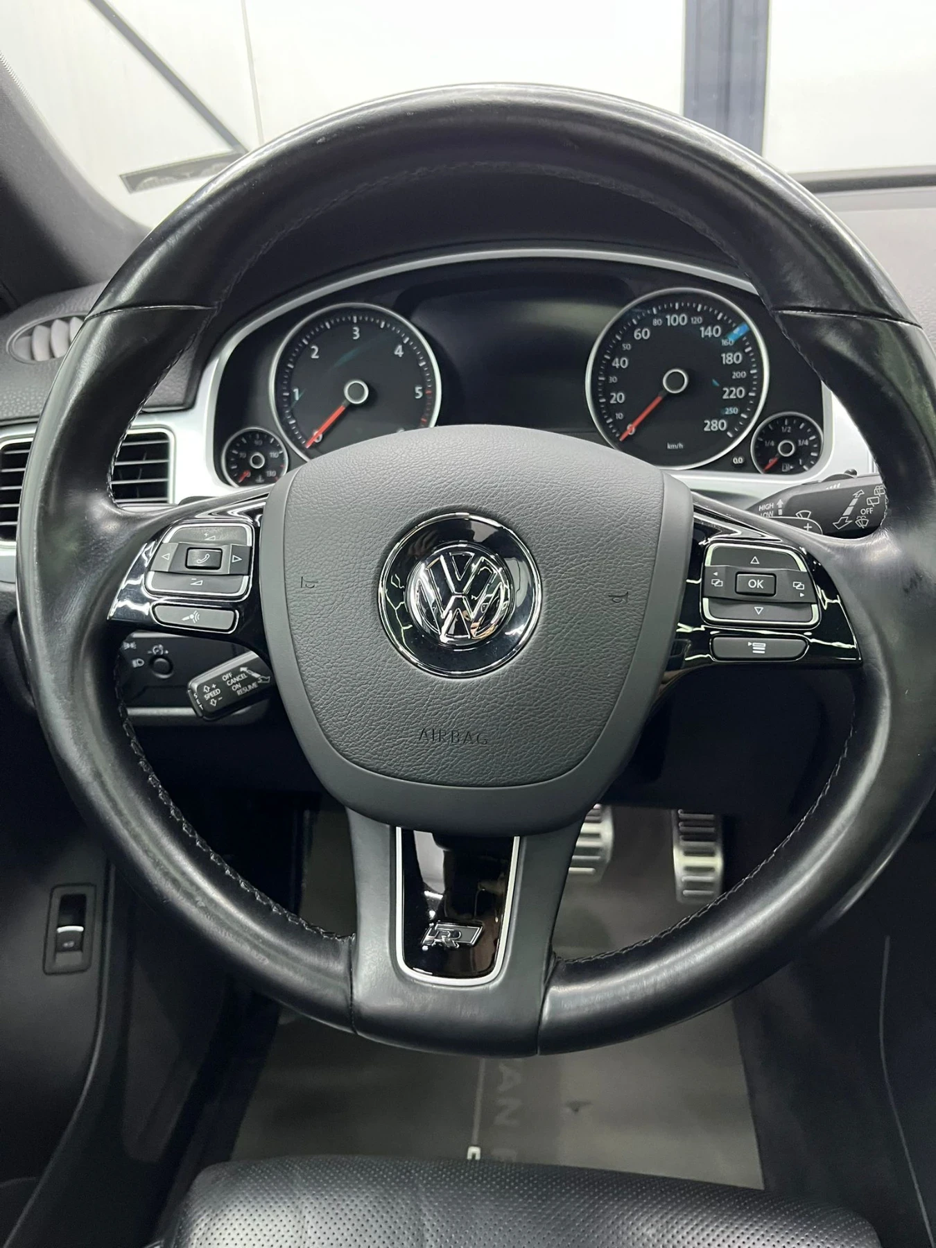 VW Touareg, снимка 17 - Автомобили и джипове - 54854895