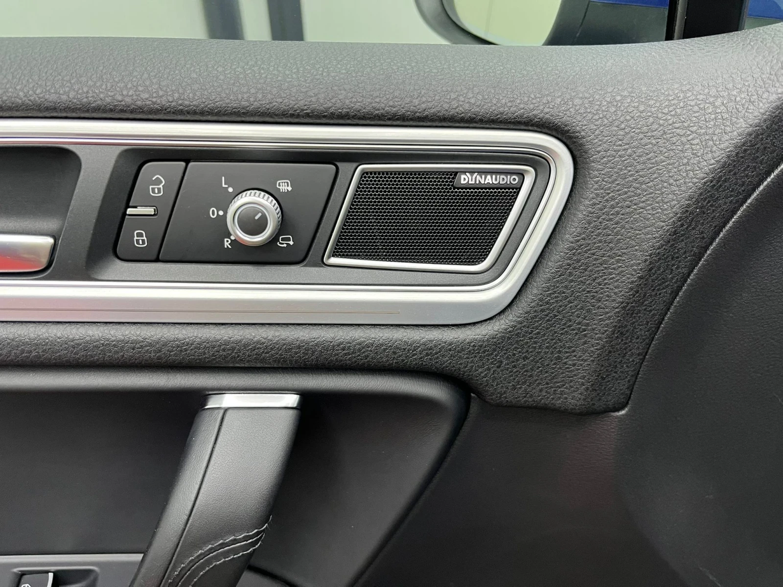 VW Touareg, снимка 12 - Автомобили и джипове - 54854895