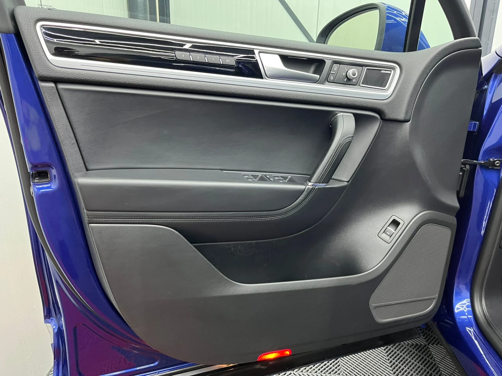 VW Touareg, снимка 7 - Автомобили и джипове - 54854895