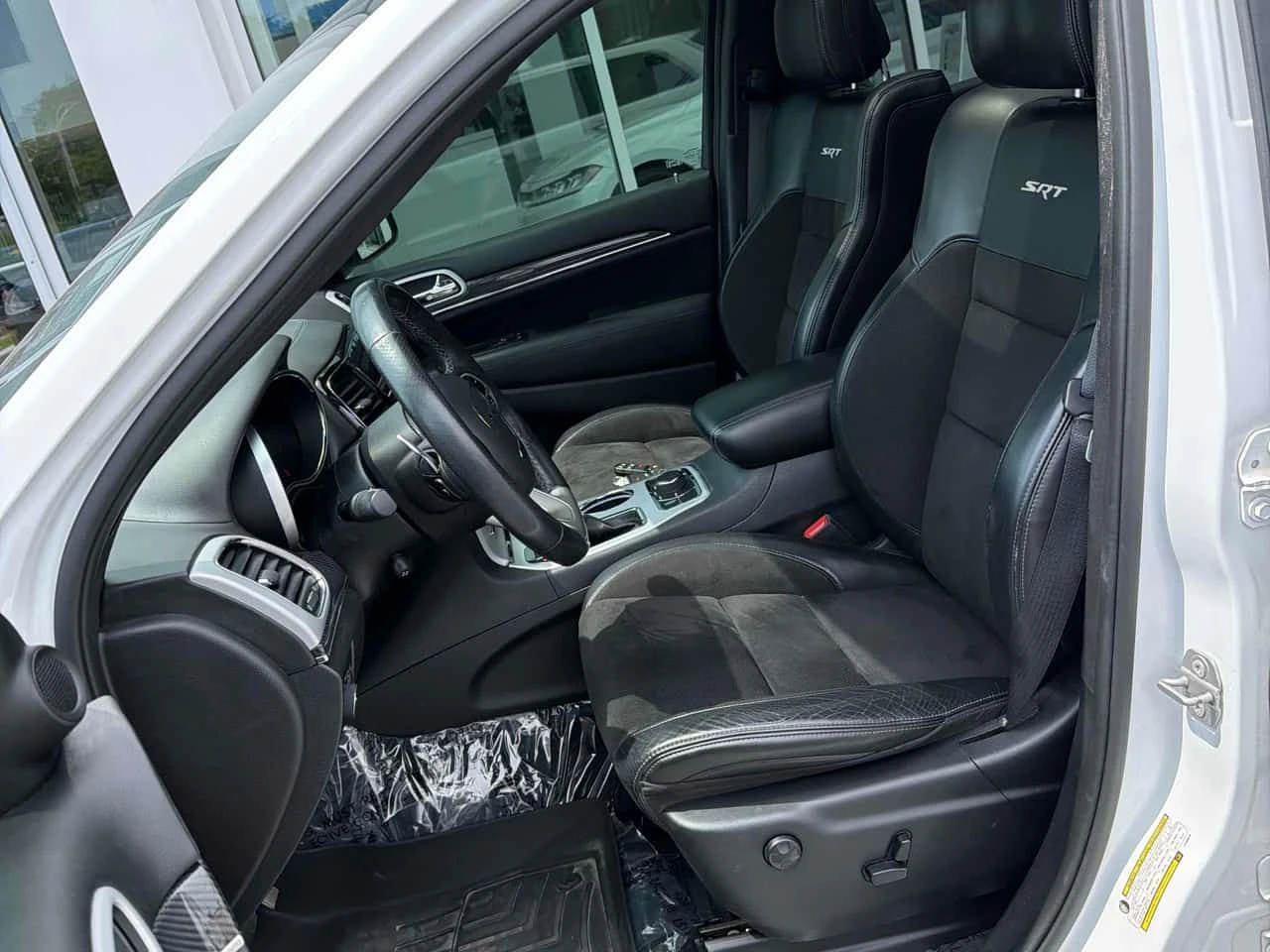 Jeep Grand cherokee * SRT * АВТОКРЕДИТ БЕЗ ПЪРВОНАЧАЛНА ВНОСКА* , снимка 11 - Автомобили и джипове - 55431961