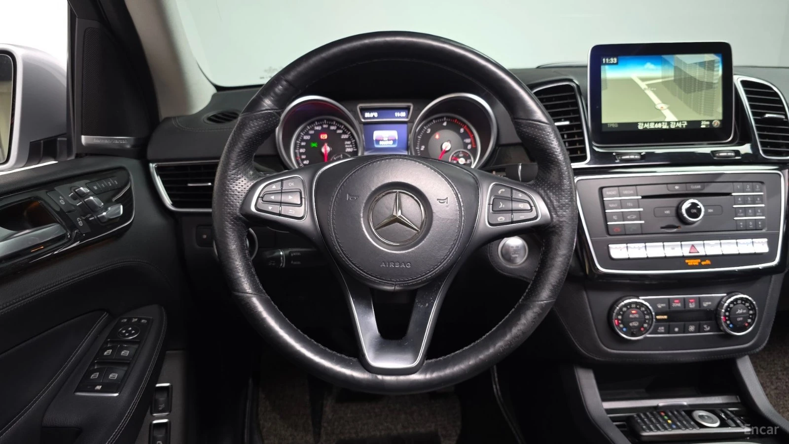 Mercedes-Benz GLS 350d 4MATIC* 360* КОЖА* ОБДУХВ* МОНИТОРИ* ПАНО, снимка 10 - Автомобили и джипове - 55579665