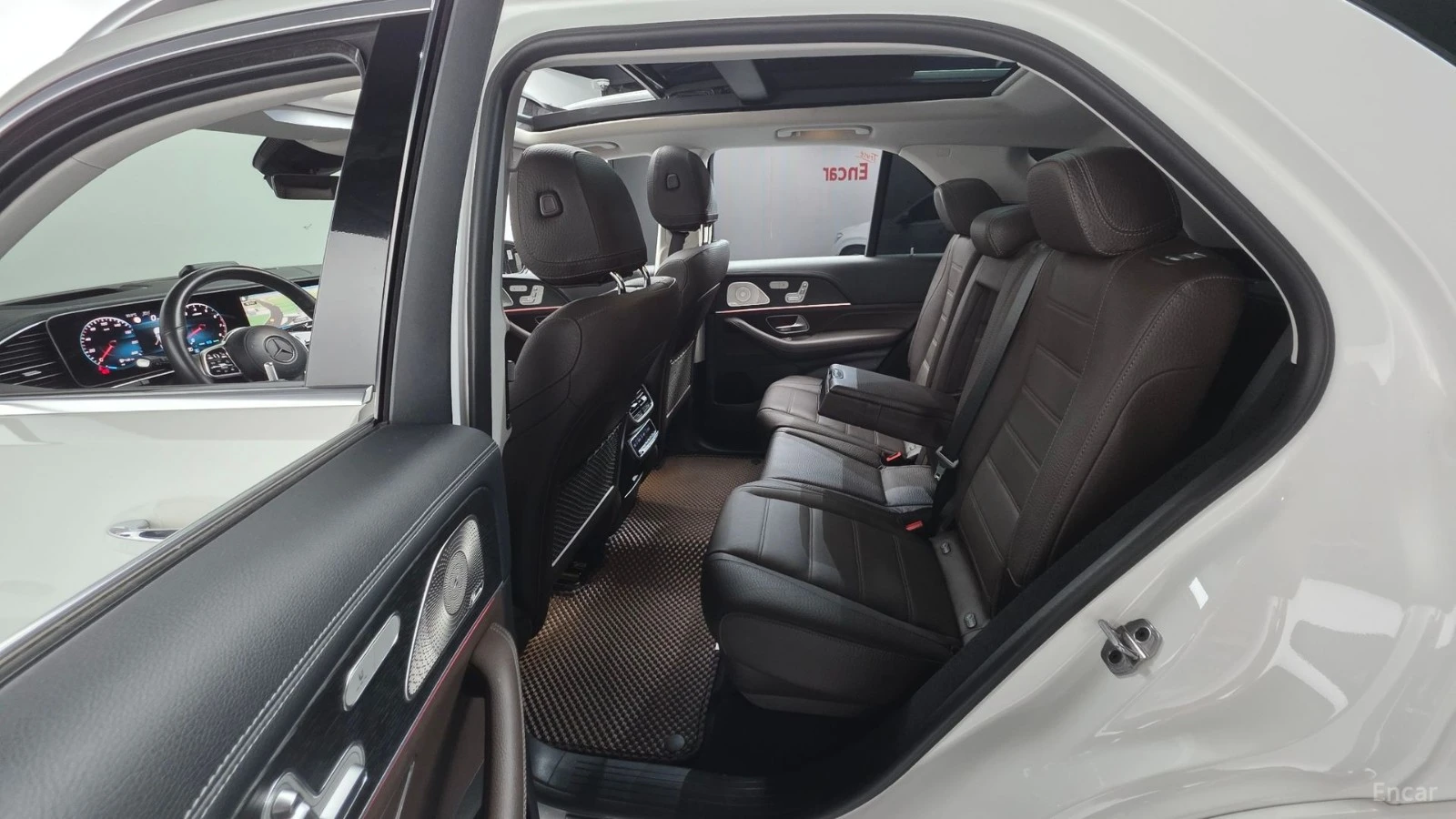 Mercedes-Benz GLE 450 AMG Line| BLACK WOOD| AIR| 360| VENTED S| HUD, снимка 10 - Автомобили и джипове - 56136794