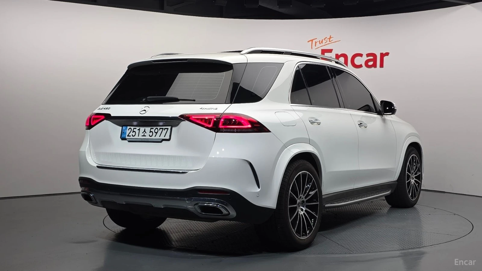 Mercedes-Benz GLE 450 AMG Line| BLACK WOOD| AIR| 360| VENTED S| HUD, снимка 4 - Автомобили и джипове - 56136794