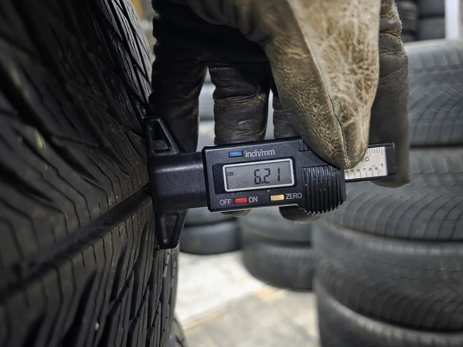 Гуми Зимни 225/50R18, снимка 7 - Гуми и джанти - 56724304