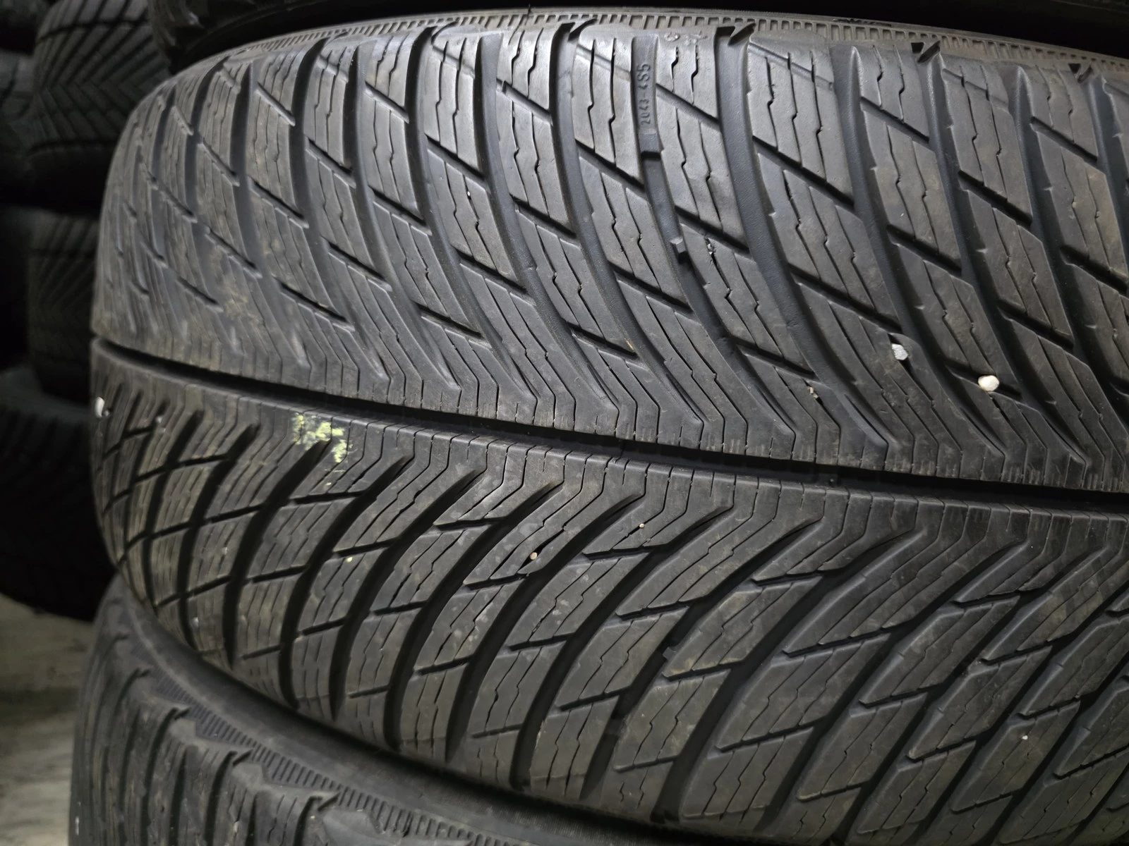Гуми Зимни 225/50R18, снимка 3 - Гуми и джанти - 56724304