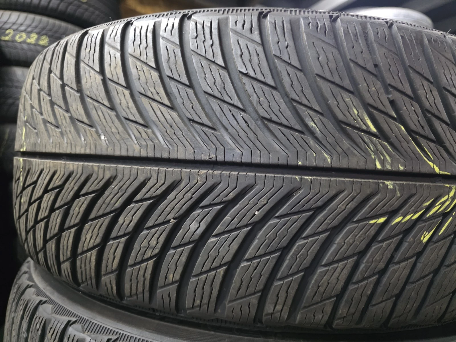Гуми Зимни 225/50R18
