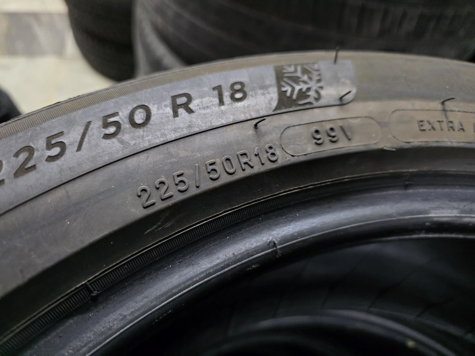 Гуми Зимни 225/50R18, снимка 11 - Гуми и джанти - 56724304