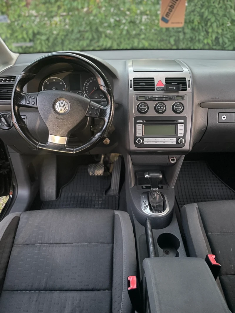 VW Touran, снимка 10 - Автомобили и джипове - 47395029