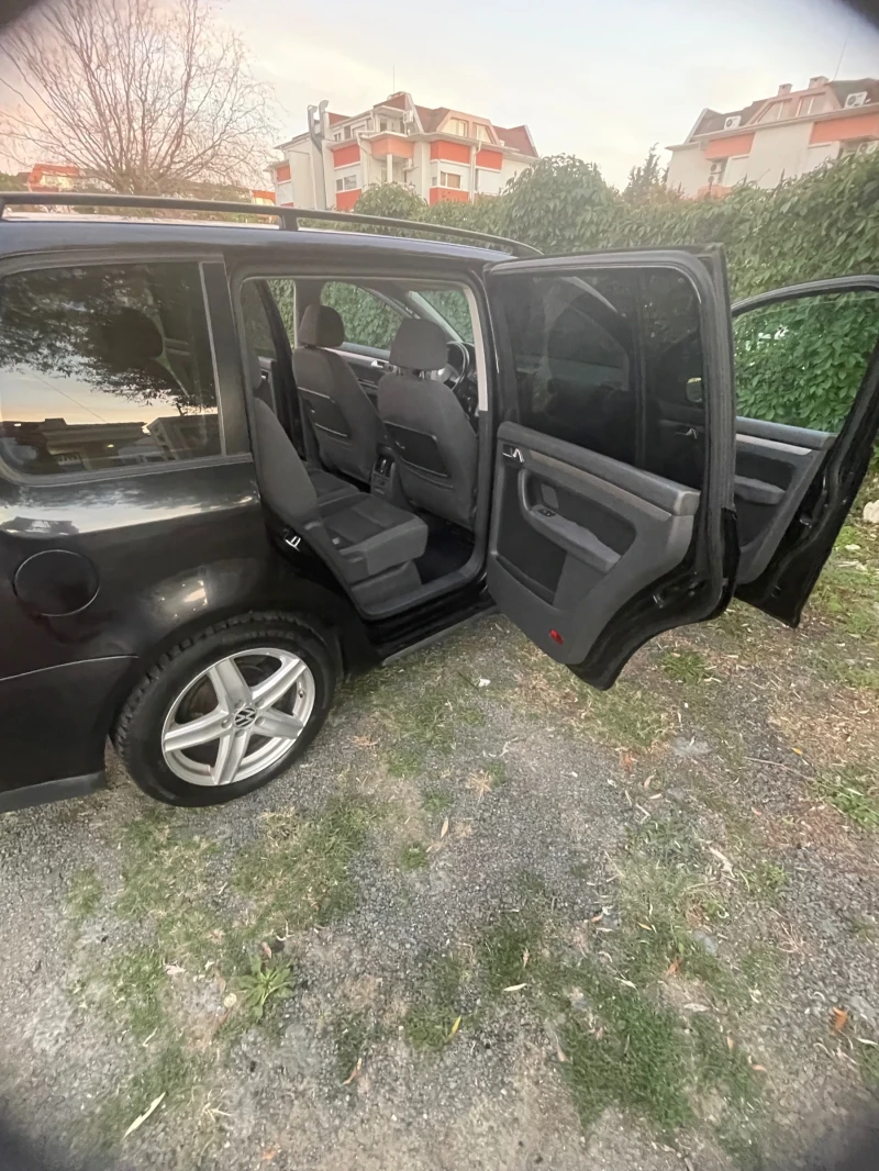 VW Touran, снимка 14 - Автомобили и джипове - 47395029