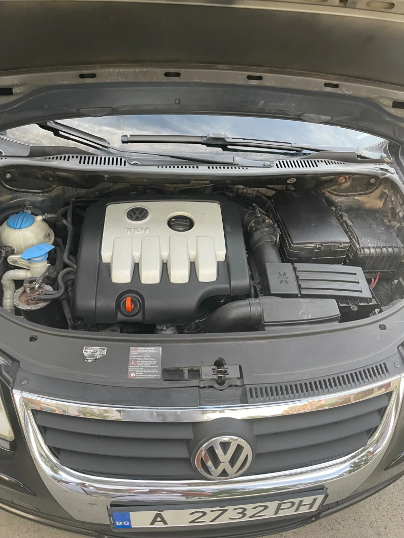 VW Touran, снимка 16 - Автомобили и джипове - 47395029