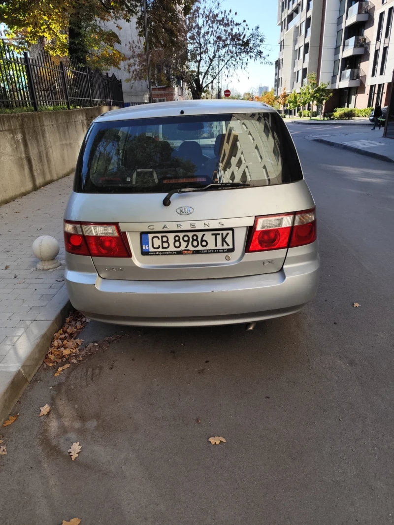 Kia Carens II, снимка 2 - Автомобили и джипове - 47652854