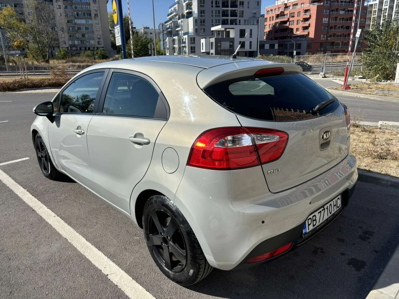 Kia Rio, снимка 3 - Автомобили и джипове - 48352375