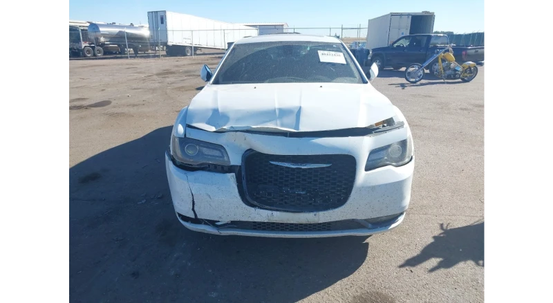 Chrysler 300c 300S* 3.6* AWD* PANO* REMOTE START* CARPLAY, снимка 2 - Автомобили и джипове - 48693947