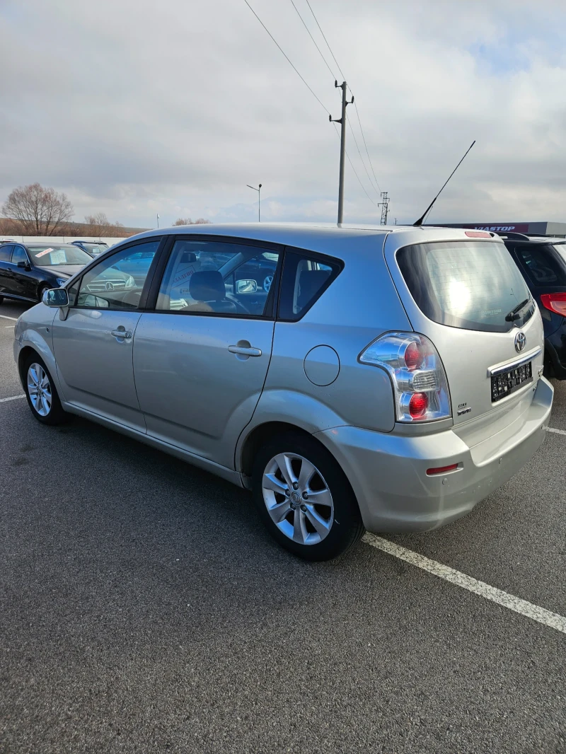 Toyota Corolla verso 2.2дизел, кожен салон, снимка 3 - Автомобили и джипове - 49254545