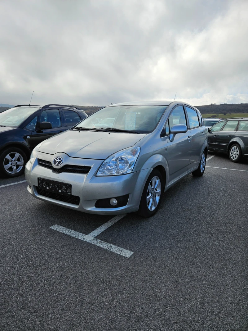 Toyota Corolla verso 2.2дизел, кожен салон, снимка 2 - Автомобили и джипове - 49254545