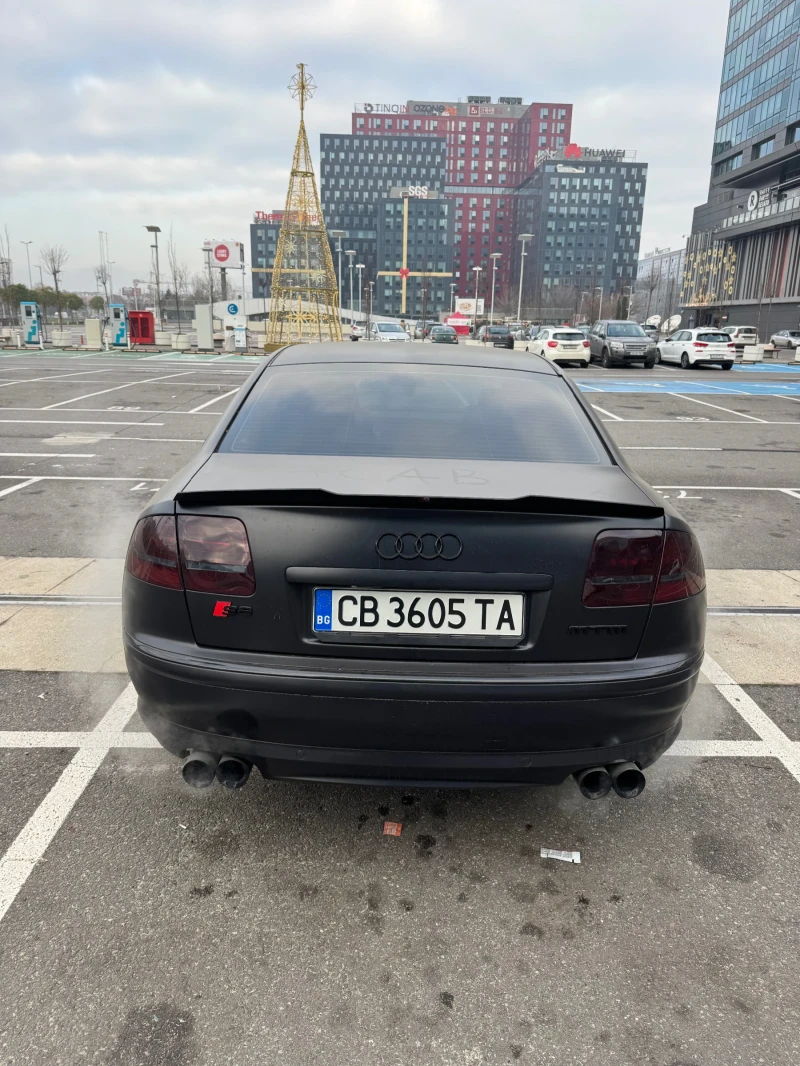 Audi S8 5.2