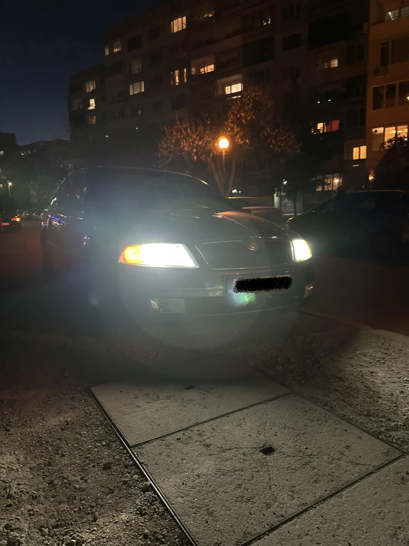 Skoda Octavia 1.9 TDI, снимка 8 - Автомобили и джипове - 52955525