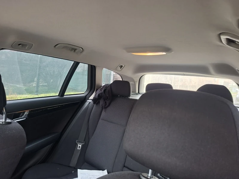 Mercedes-Benz C 220, снимка 5 - Автомобили и джипове - 52996954