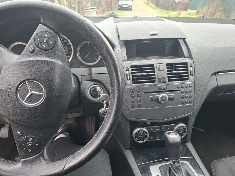 Mercedes-Benz C 220, снимка 3 - Автомобили и джипове - 52996954