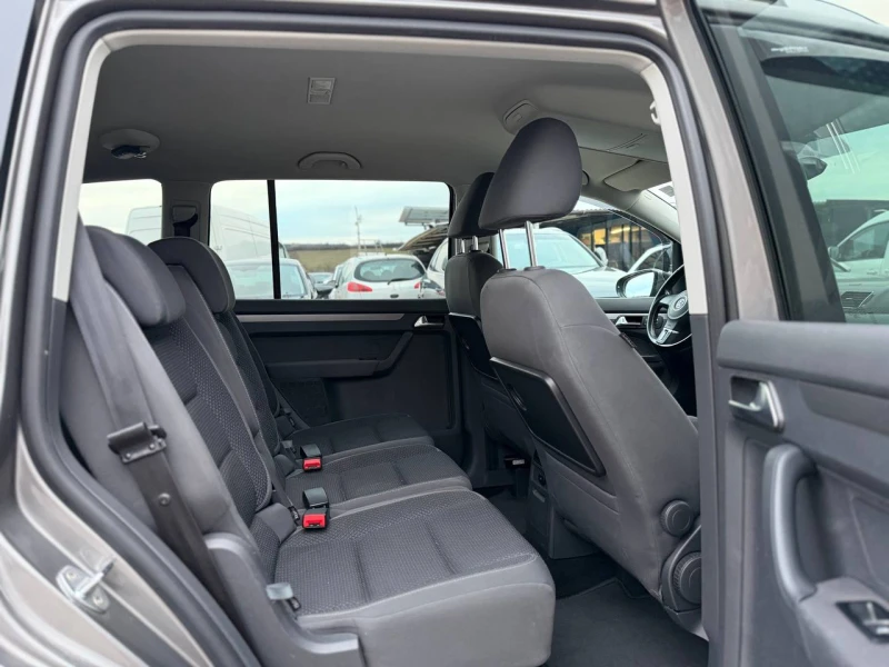 VW Touran 1.2TSI FACE NAVI, снимка 14 - Автомобили и джипове - 53478209