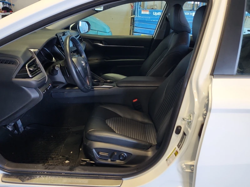 Toyota Camry * * CARFAX * * АВТО КРЕДИТ * * , снимка 8 - Автомобили и джипове - 53573843