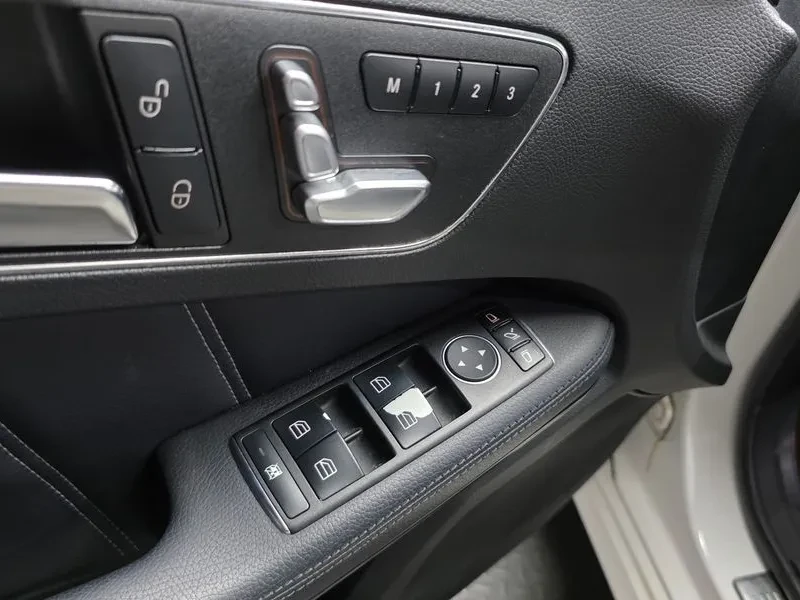 Mercedes-Benz E 220 Bluetech Avant Garde Sports - САМО 30% АВАНС, снимка 13 - Автомобили и джипове - 55800250