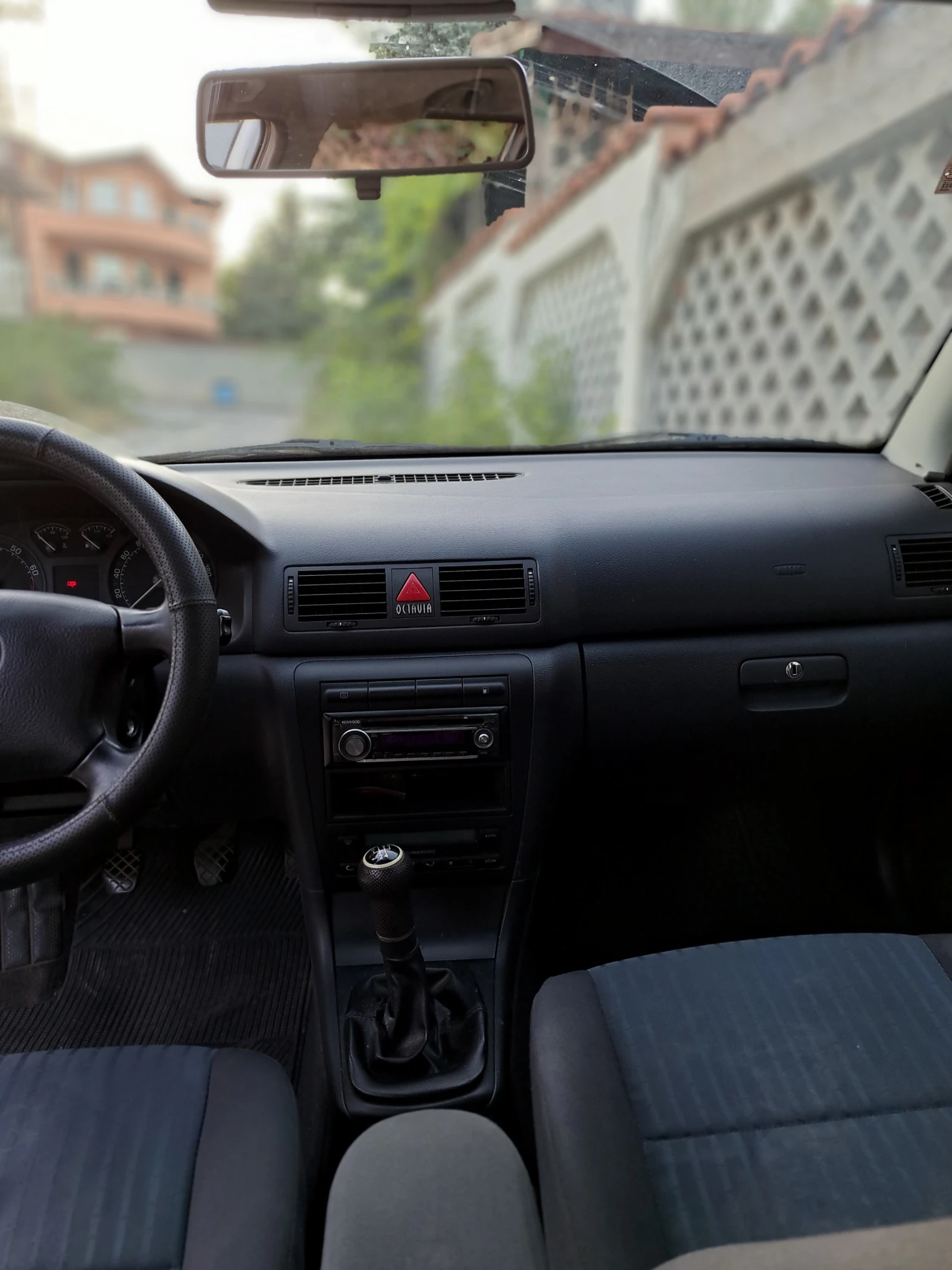 Skoda Octavia 1.6 - изображение 10