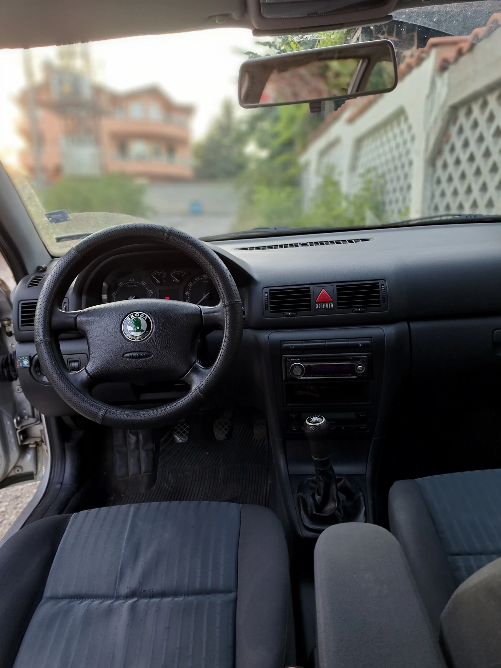 Skoda Octavia 1.6 - изображение 9