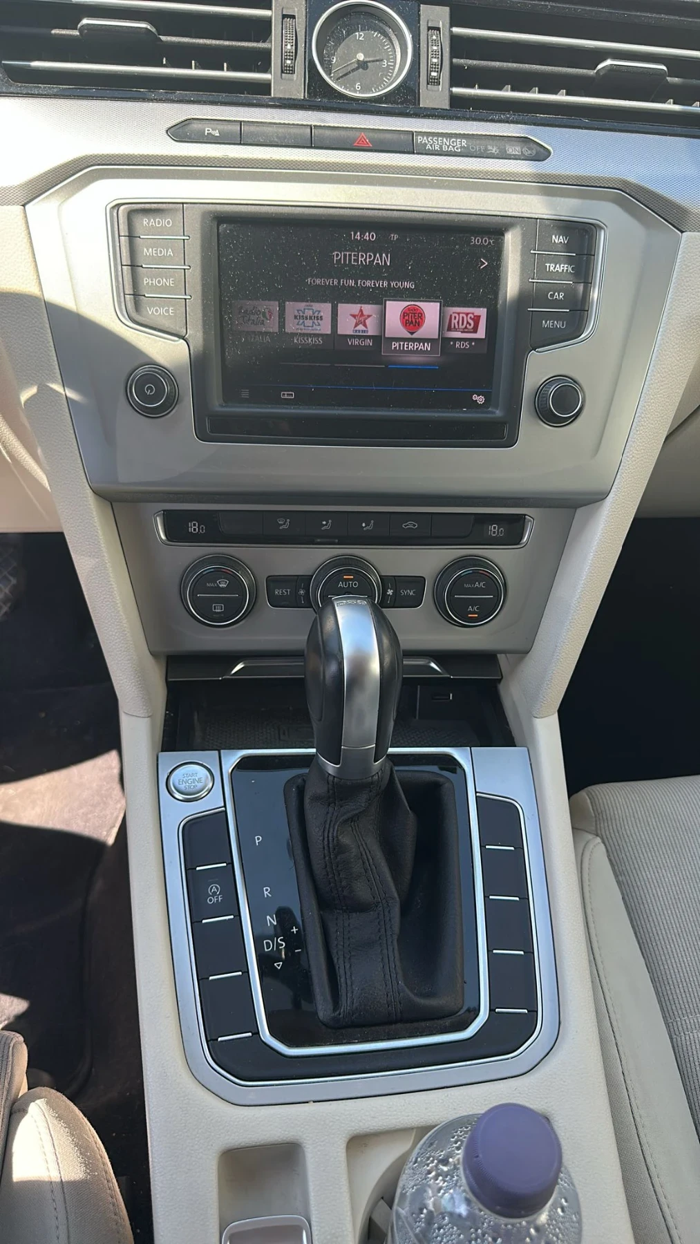 VW Passat 1.6 TDI автомат - изображение 9