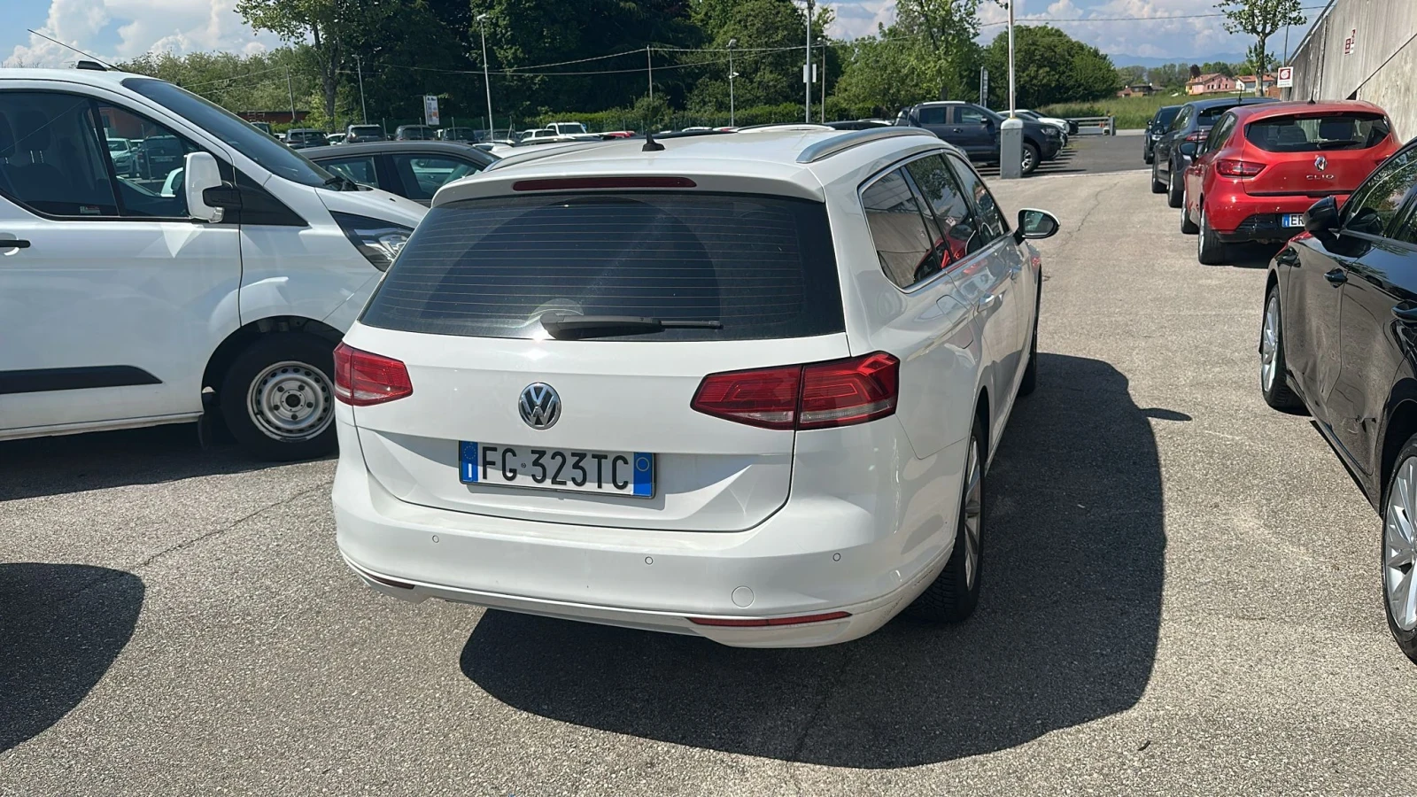 VW Passat 1.6 TDI автомат - изображение 3