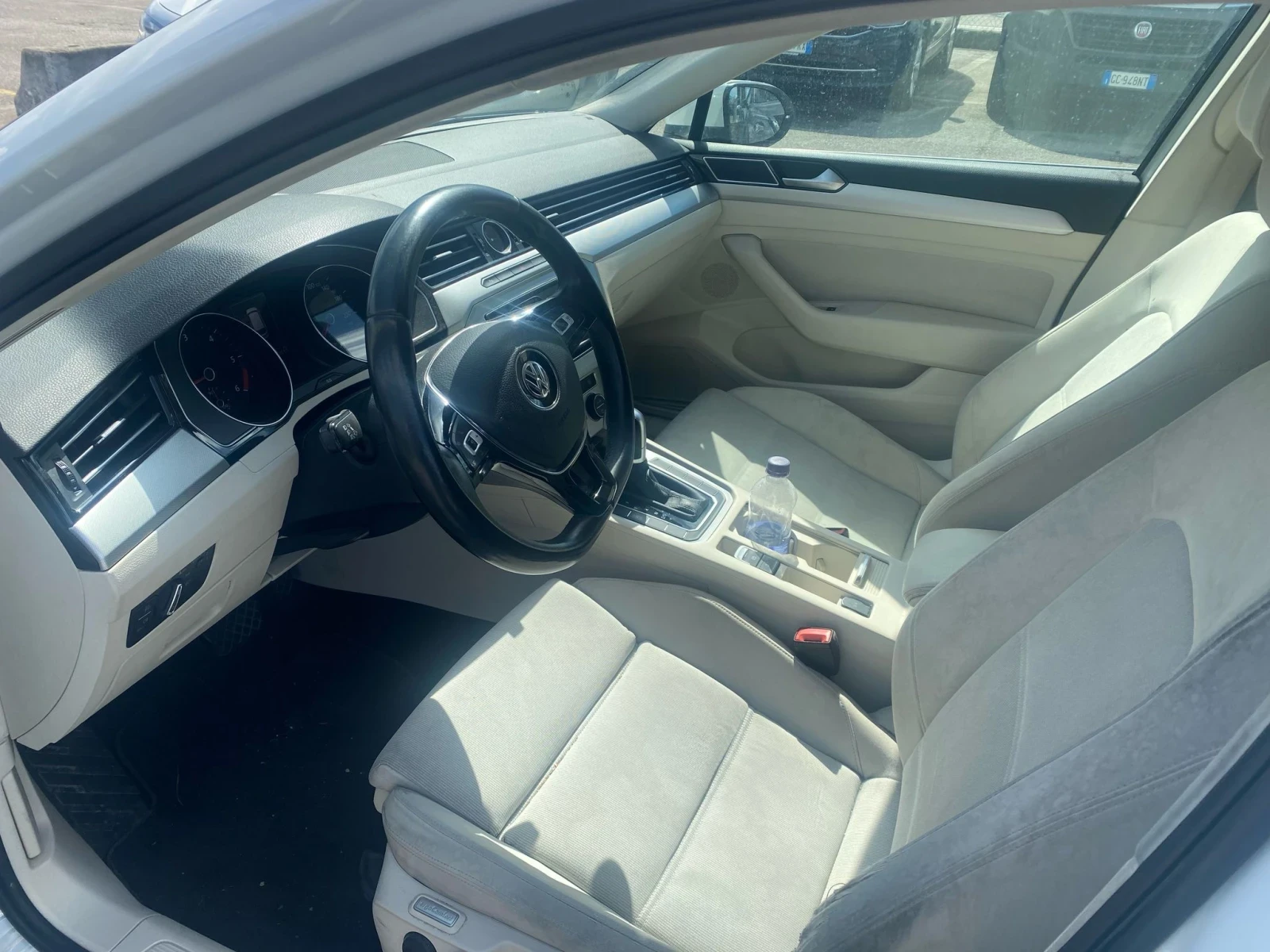 VW Passat 1.6 TDI автомат - изображение 8